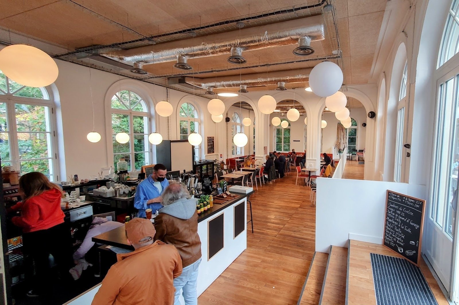 <span class="translation_missing" title="translation missing: en.meta.location_title, location_name: Voie 15, city: Paris">Location Title</span>