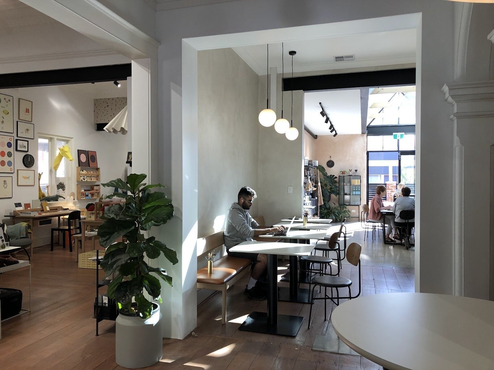 <span class="translation_missing" title="translation missing: en.meta.location_title, location_name: Arrival Hall, city: Perth">Location Title</span>