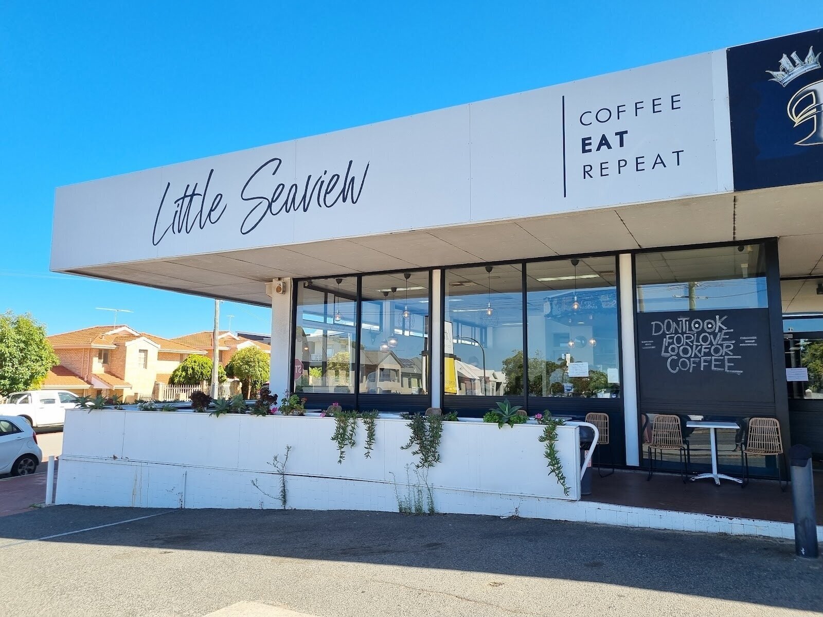 <span class="translation_missing" title="translation missing: en.meta.location_title, location_name: Little Seaview Cafe, city: Perth">Location Title</span>