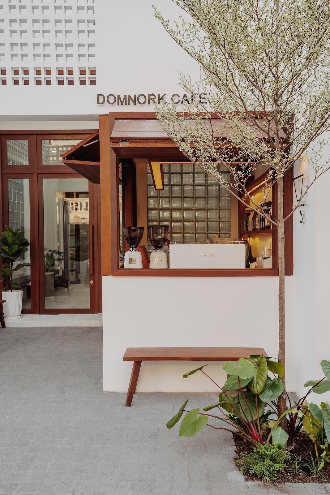 <span class="translation_missing" title="translation missing: en.meta.location_title, location_name: តំណក់កាហ្វេ - DOMNORK CAFE, city: Phnom Penh">Location Title</span>