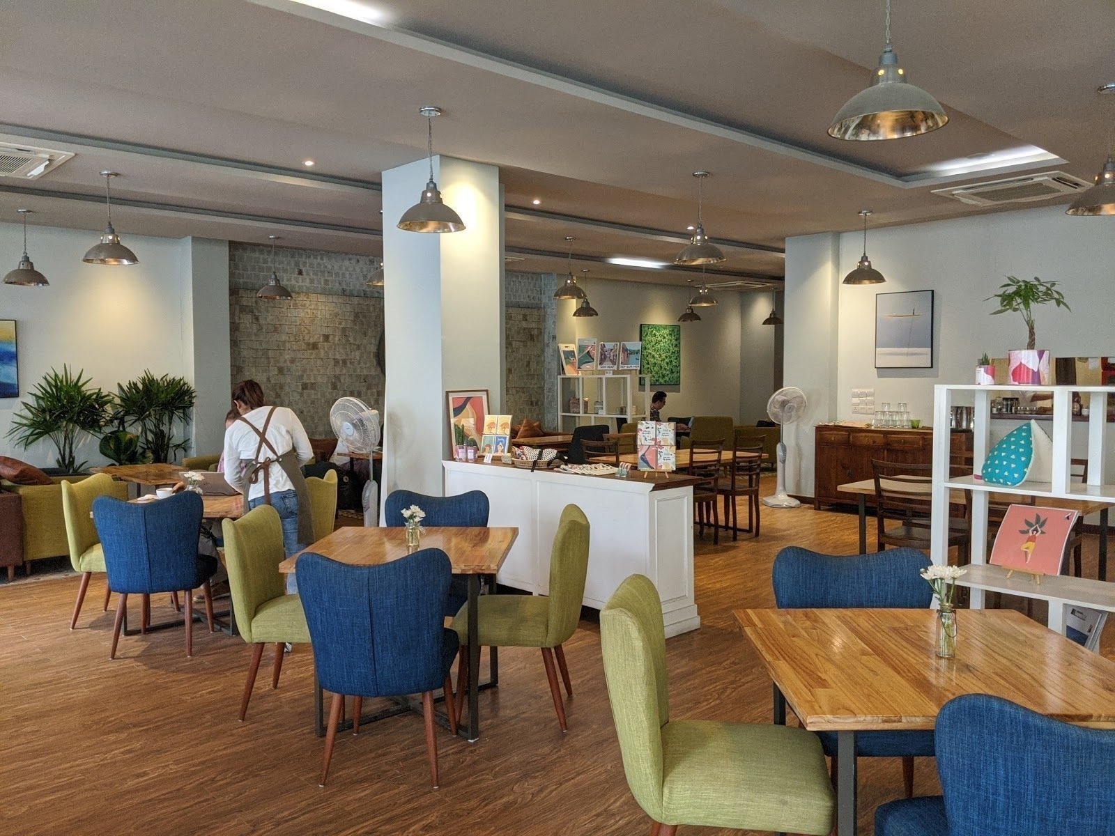 <span class="translation_missing" title="translation missing: en.meta.location_title, location_name: Enso Cafe, city: Phnom Penh">Location Title</span>