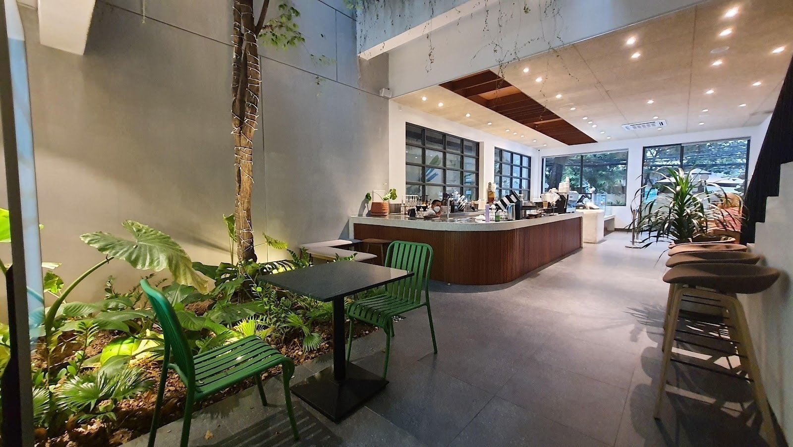 <span class="translation_missing" title="translation missing: en.meta.location_title, location_name: Ion coffee, city: Phnom Penh">Location Title</span>