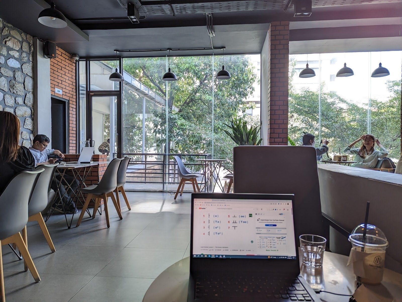 <span class="translation_missing" title="translation missing: en.meta.location_title, location_name: Neutral Café, city: Phnom Penh">Location Title</span>