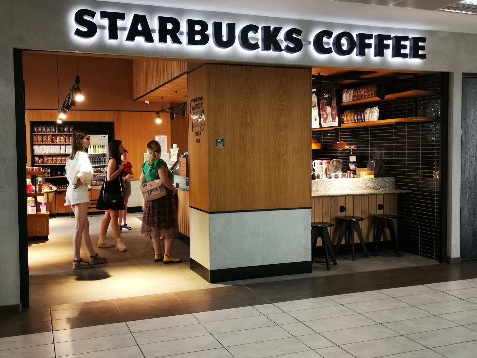 <span class="translation_missing" title="translation missing: en.meta.location_title, location_name: Starbucks @ Strada Victoriei, city: Pitești">Location Title</span>