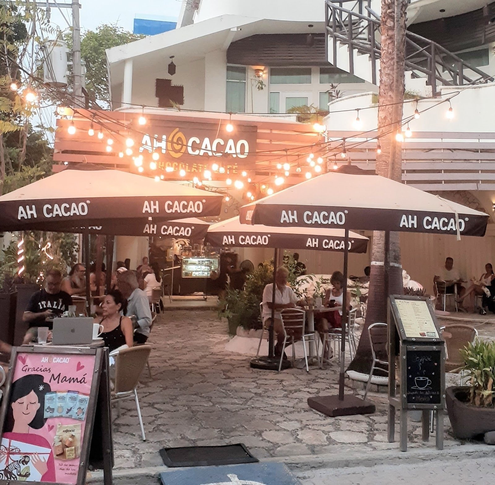 <span class="translation_missing" title="translation missing: en.meta.location_title, location_name: Ah Cacao Chocolate Café, city: Playa del Carmen">Location Title</span>
