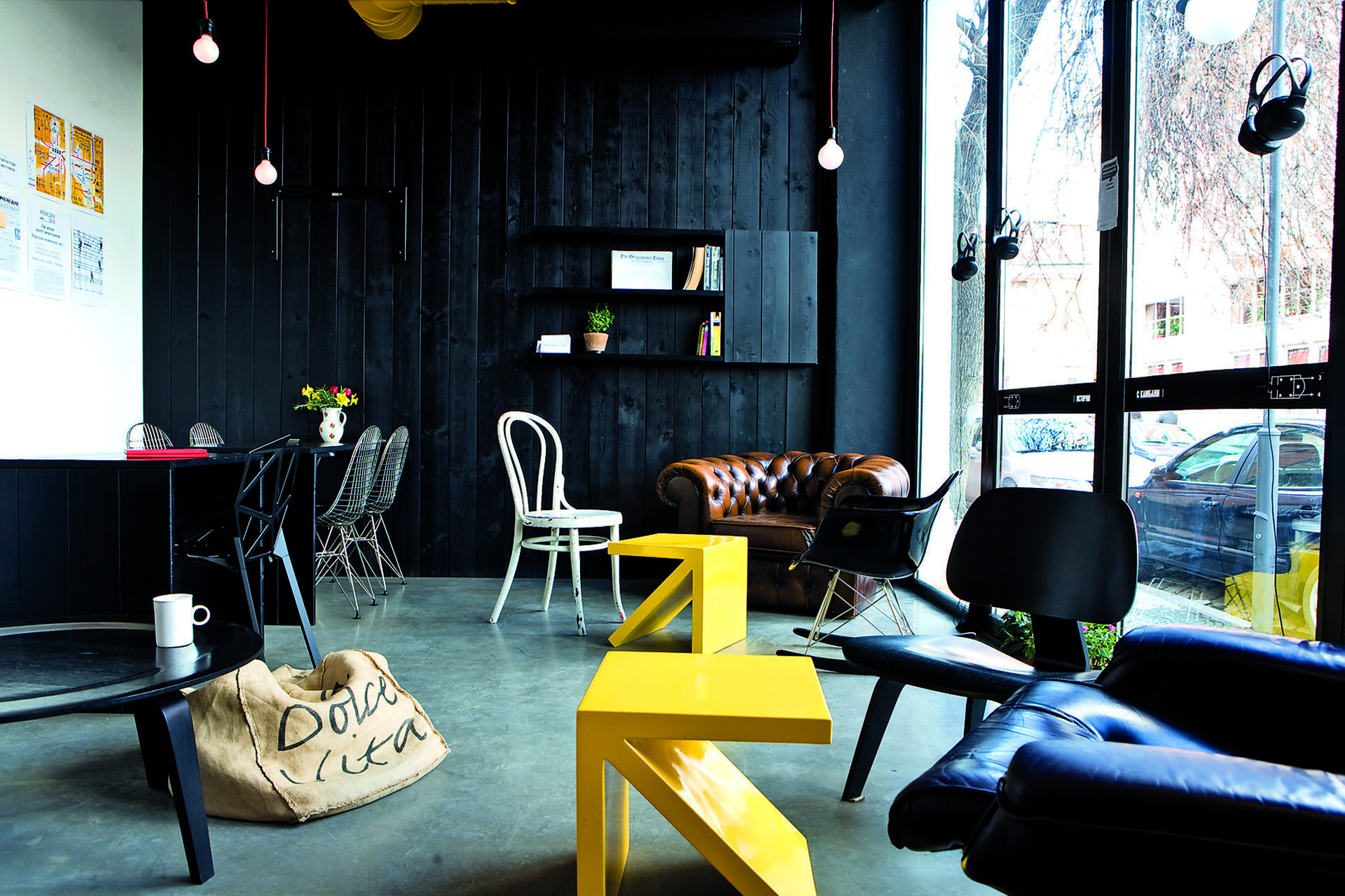 <span class="translation_missing" title="translation missing: en.meta.location_title, location_name: artnewscafe, city: Plovdiv">Location Title</span>
