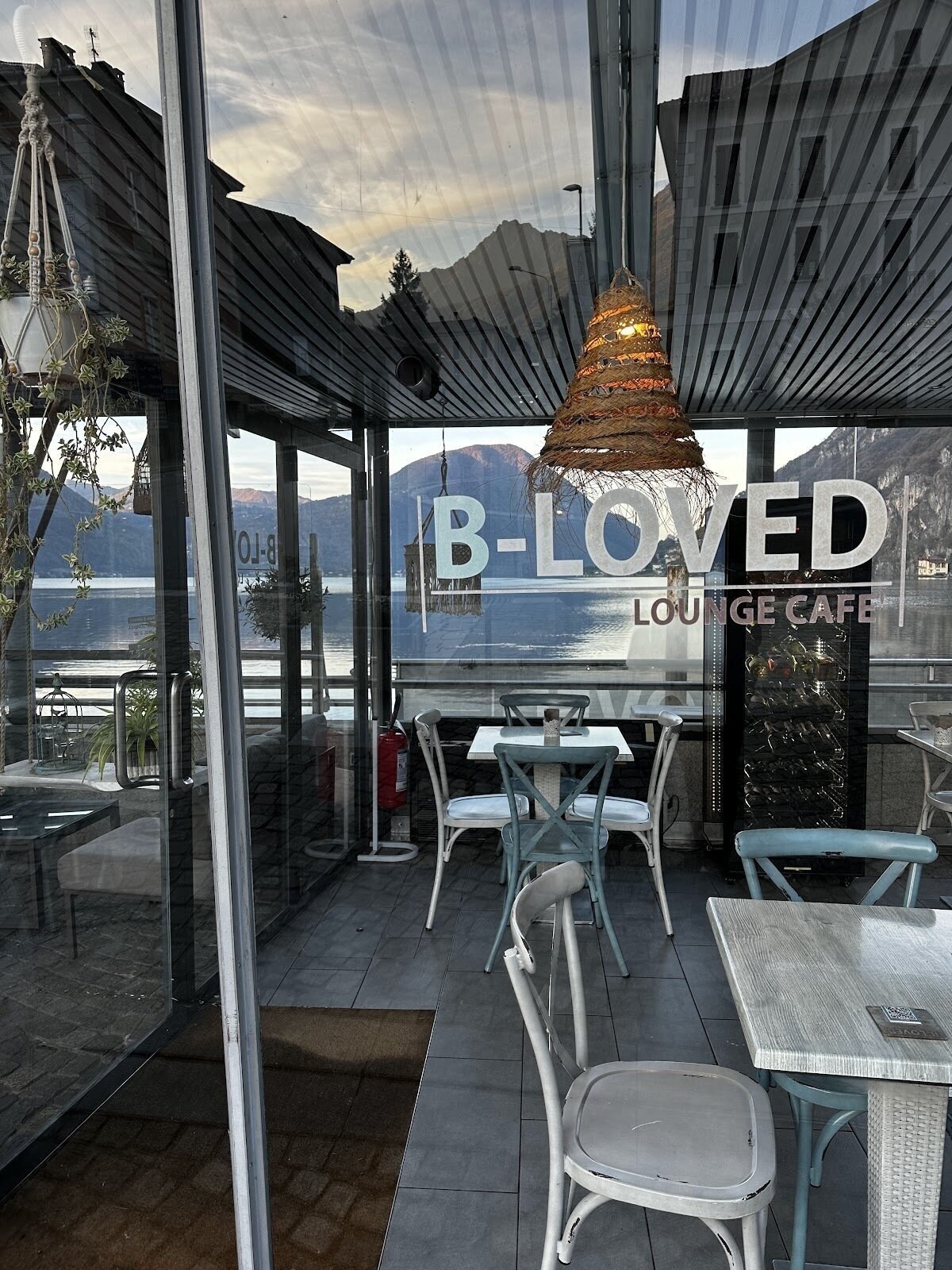<span class="translation_missing" title="translation missing: en.meta.location_title, location_name: B-Loved LoungeCafè, city: Porlezza">Location Title</span>