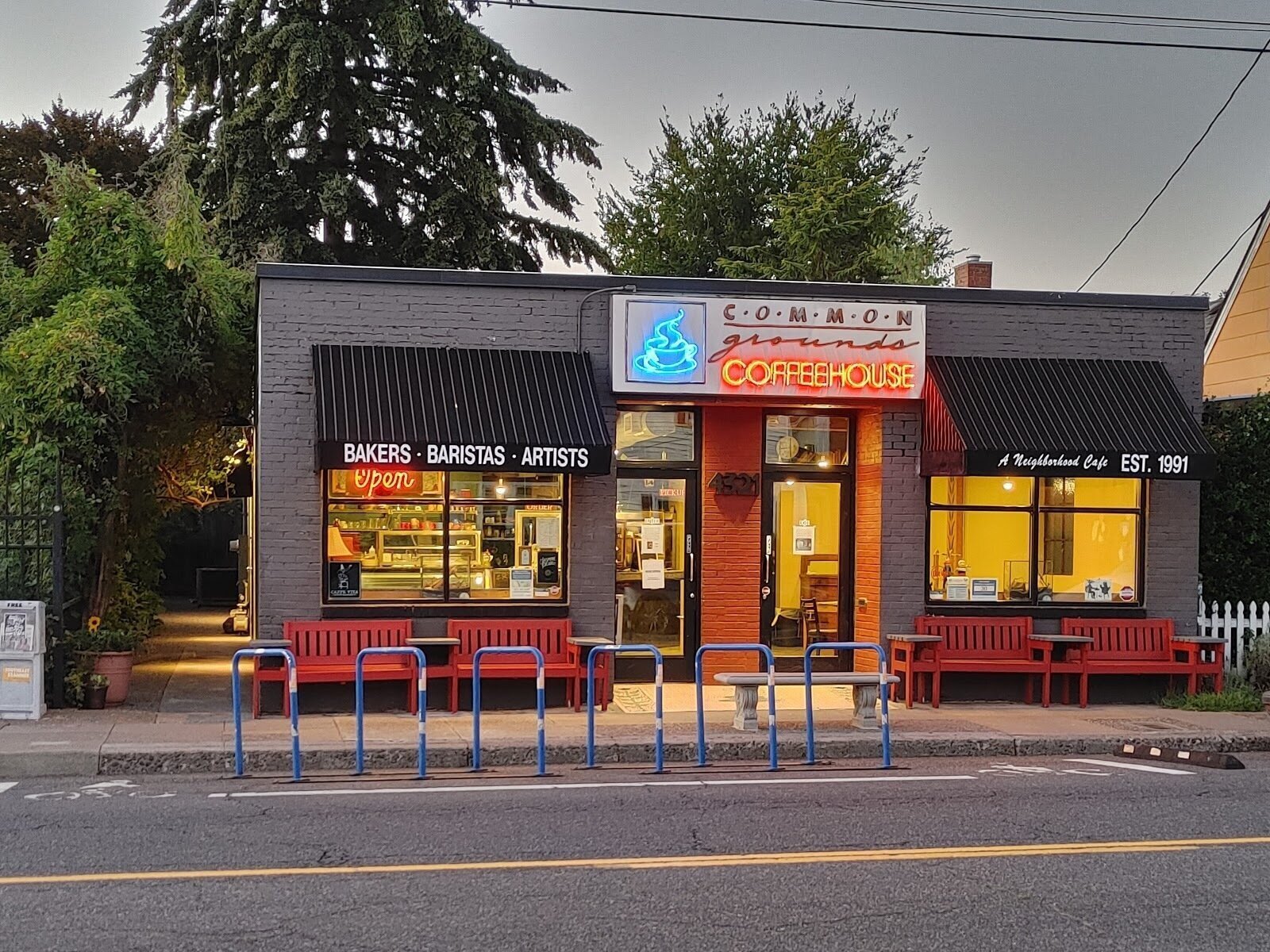 <span class="translation_missing" title="translation missing: en.meta.location_title, location_name: Common Grounds Coffeehouse, city: Portland">Location Title</span>