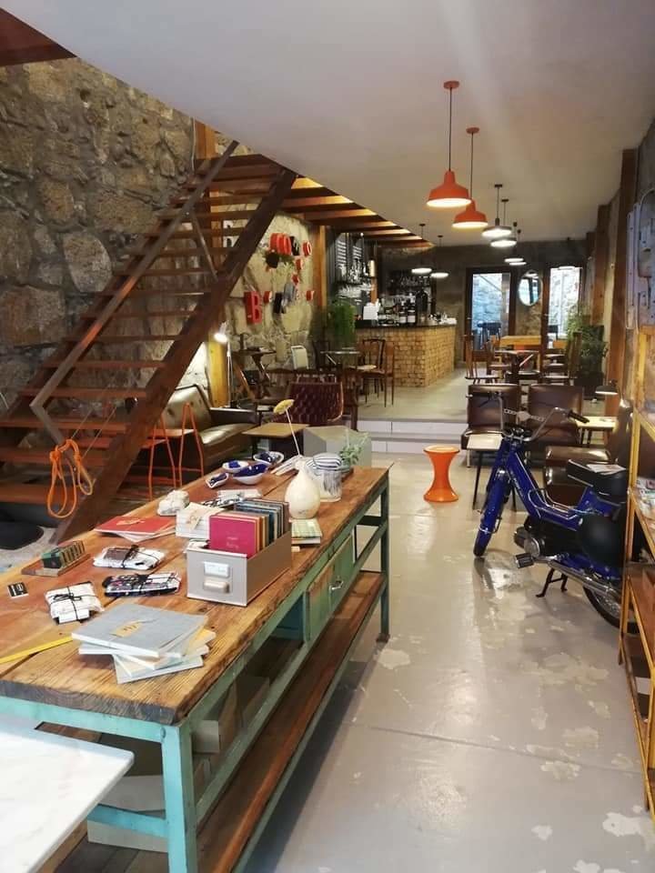 <span class="translation_missing" title="translation missing: en.meta.location_title, location_name: Almada Ponto - Bistrô, Cowork &amp; Concept Store, city: Porto">Location Title</span>
