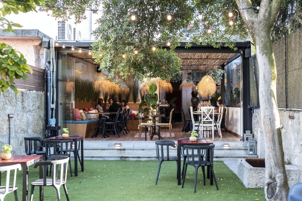 <span class="translation_missing" title="translation missing: en.meta.location_title, location_name: LEA - Food &amp; Drinks, city: Porto">Location Title</span>