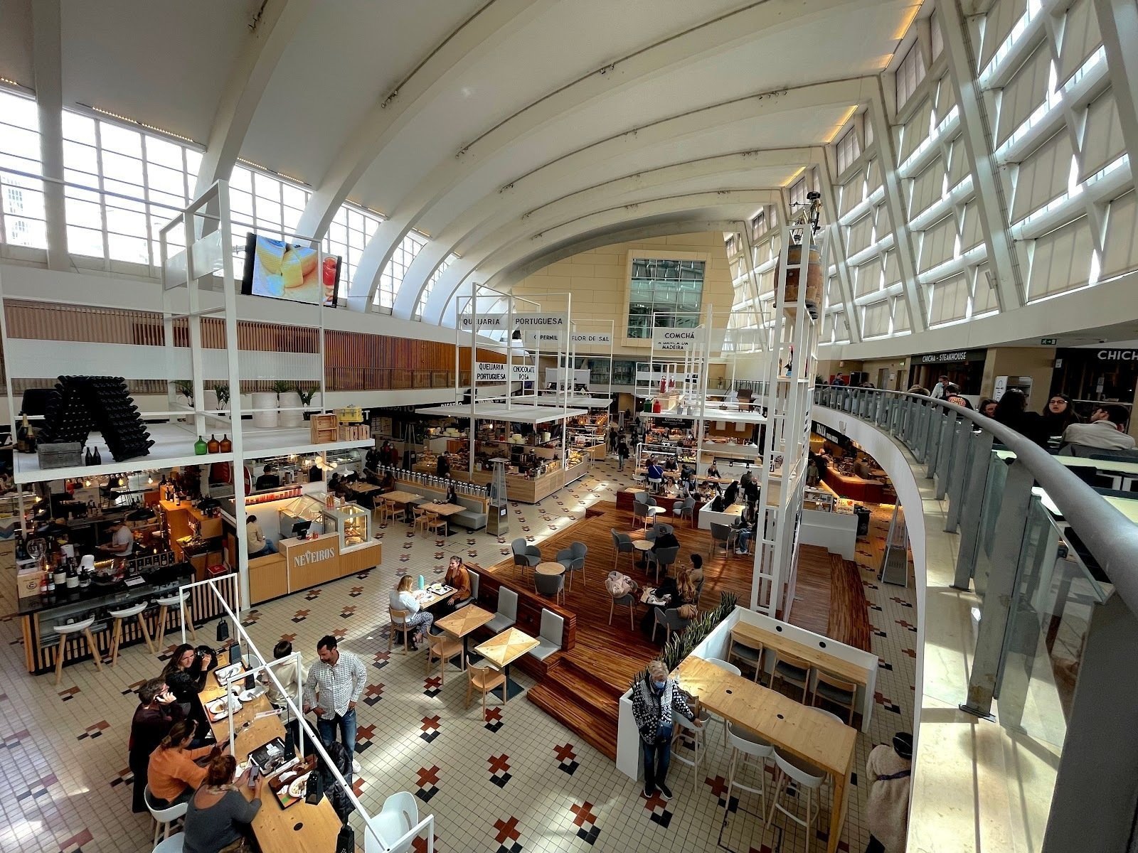 <span class="translation_missing" title="translation missing: en.meta.location_title, location_name: Mercado Bom Sucesso, city: Porto">Location Title</span>