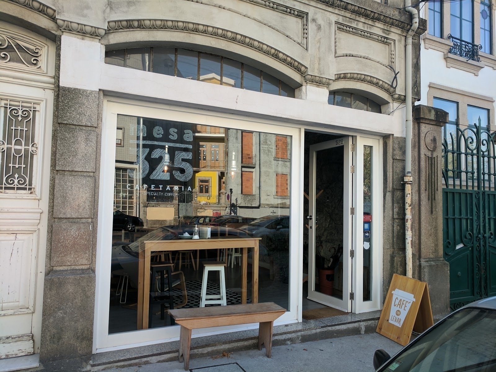 <span class="translation_missing" title="translation missing: en.meta.location_title, location_name: Mesa 325, city: Porto">Location Title</span>