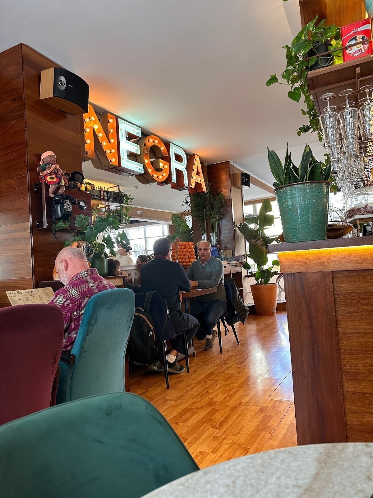 <span class="translation_missing" title="translation missing: en.meta.location_title, location_name: Negra Café Baixa, city: Porto">Location Title</span>