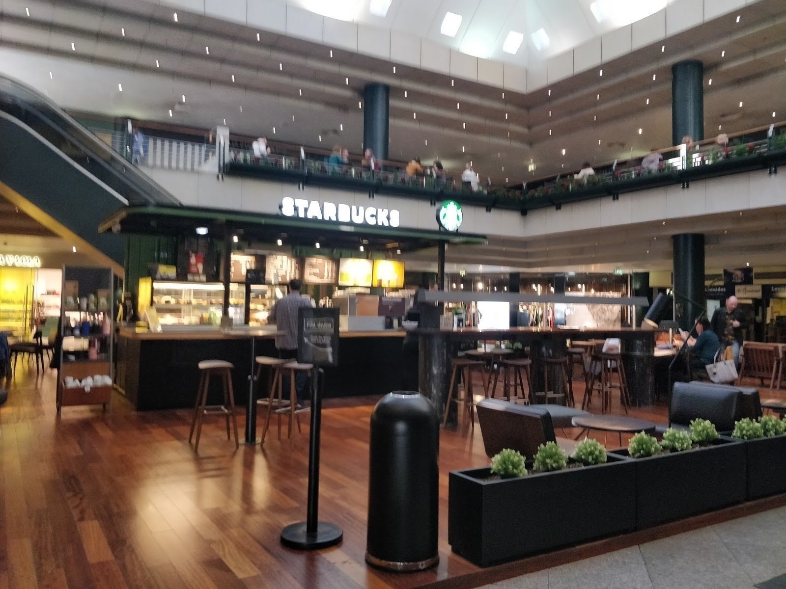 <span class="translation_missing" title="translation missing: en.meta.location_title, location_name: Starbucks Peninsula, city: Porto">Location Title</span>