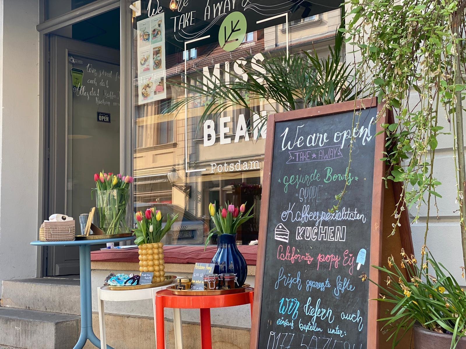 <span class="translation_missing" title="translation missing: en.meta.location_title, location_name: Café Miss Green Bean, city: Potsdam">Location Title</span>