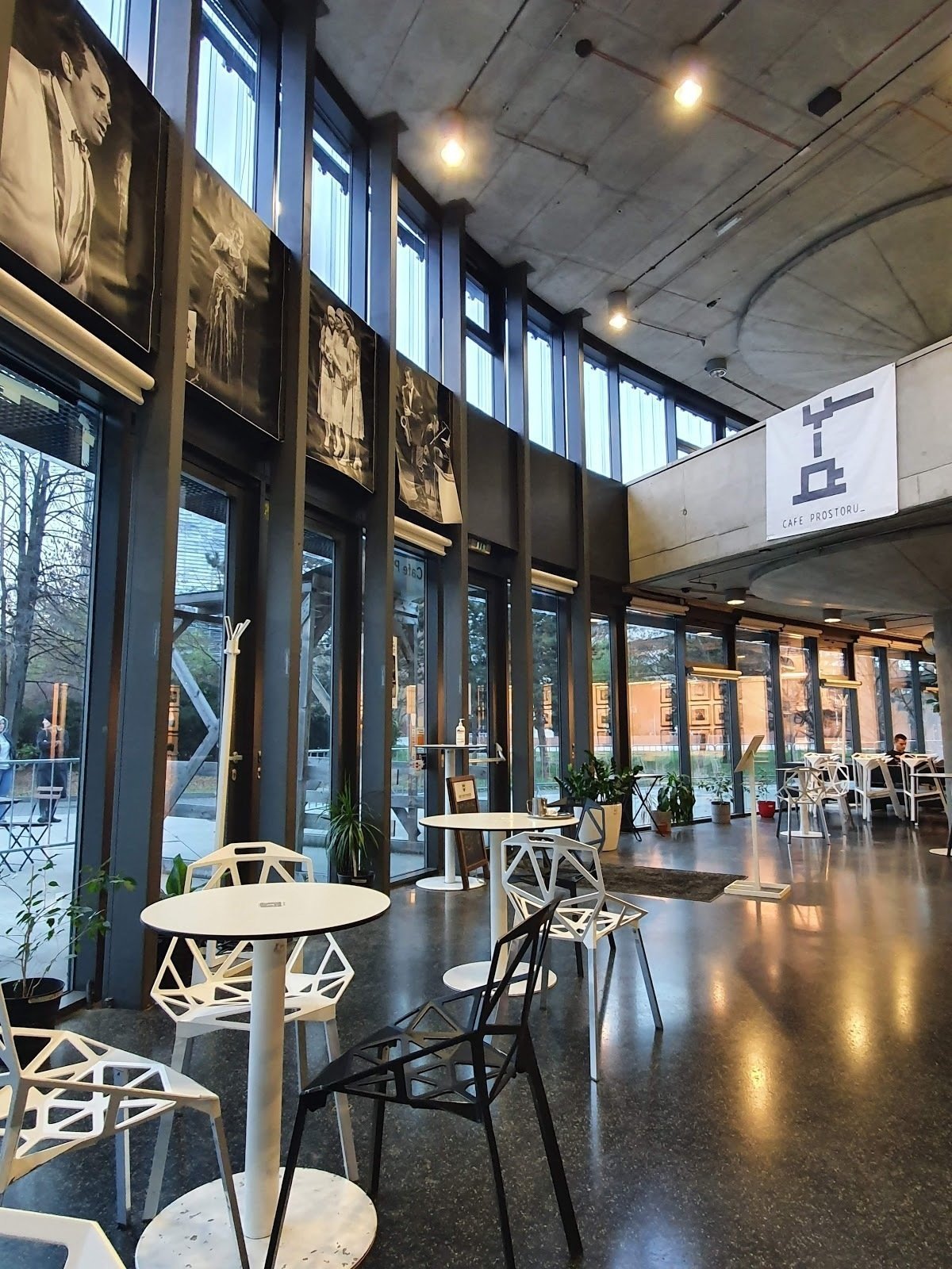 <span class="translation_missing" title="translation missing: en.meta.location_title, location_name: Cafe Prostoru_, city: Prague">Location Title</span>