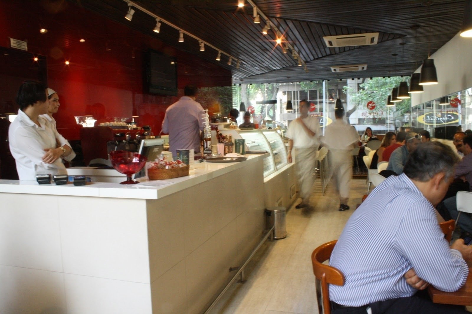 <span class="translation_missing" title="translation missing: en.meta.location_title, location_name: Cereja Café, city: Rio de Janeiro">Location Title</span>