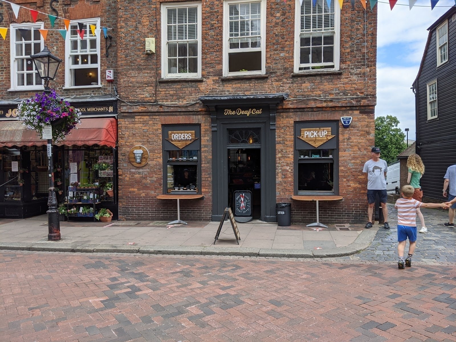 <span class="translation_missing" title="translation missing: en.meta.location_title, location_name: Deaf Cat Coffee, city: Rochester">Location Title</span>