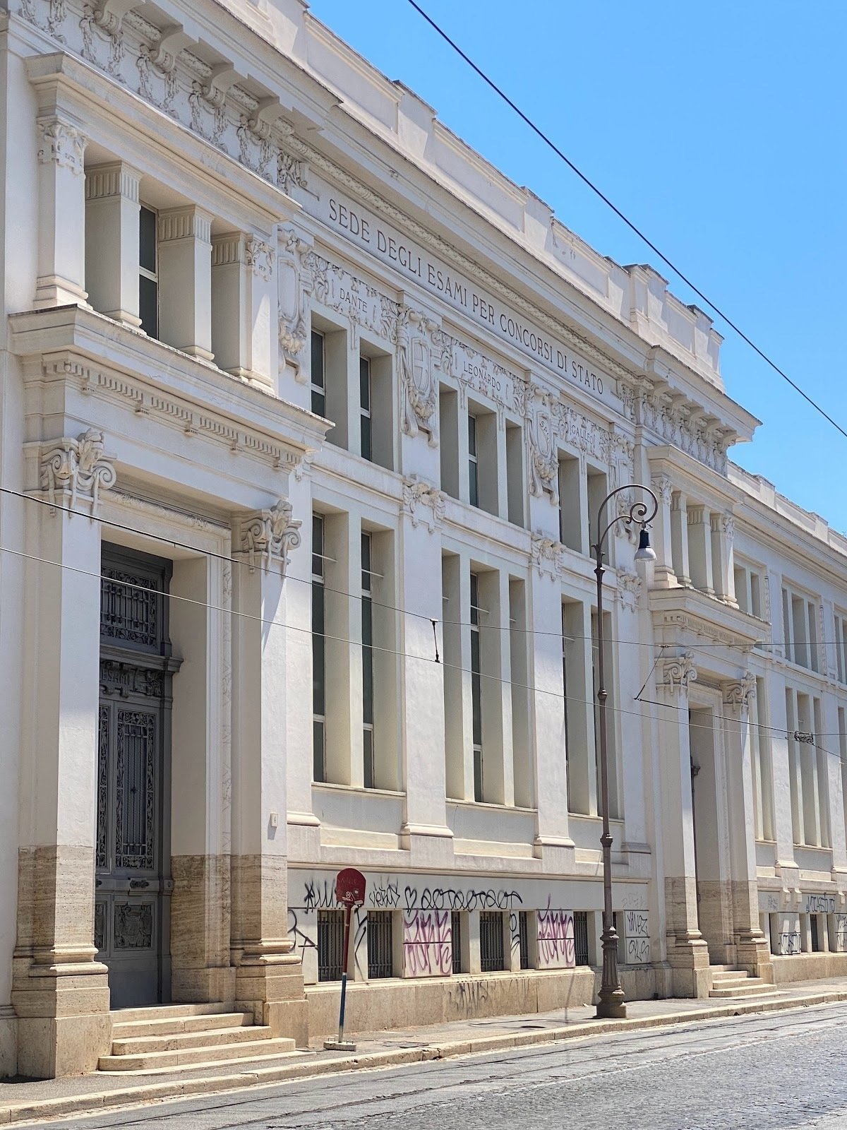 <span class="translation_missing" title="translation missing: en.meta.location_title, location_name: Cinema Troisi, city: Rome">Location Title</span>
