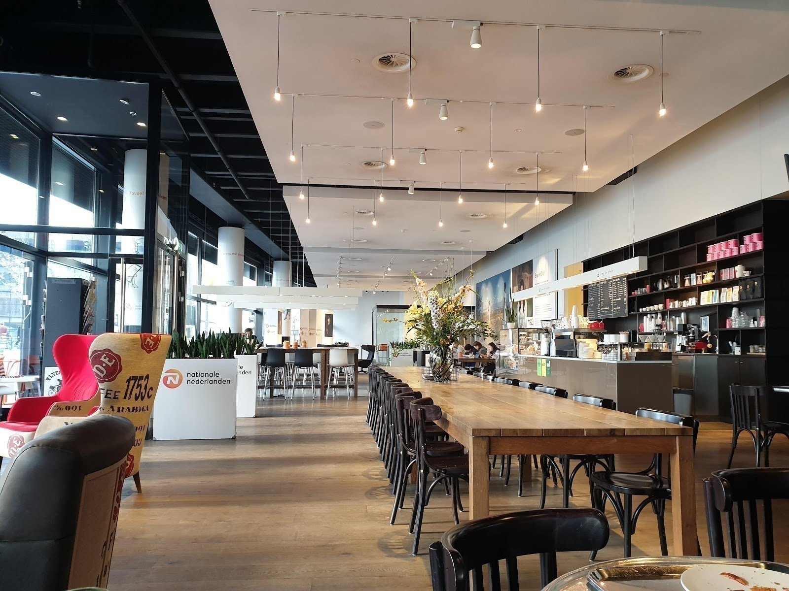 <span class="translation_missing" title="translation missing: en.meta.location_title, location_name: Nationale-Nederlanden Douwe Egberts Café, city: Rotterdam">Location Title</span>