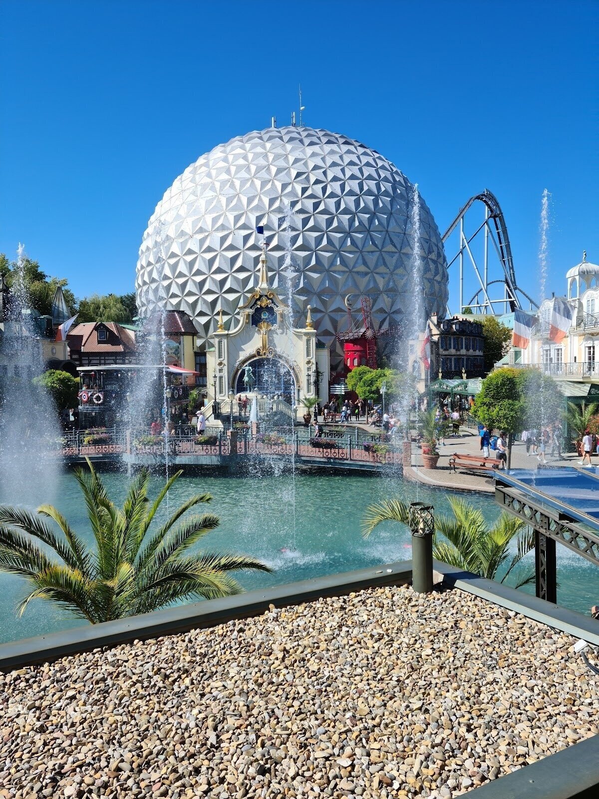 <span class="translation_missing" title="translation missing: en.meta.location_title, location_name: Europa-Park, city: Rust">Location Title</span>