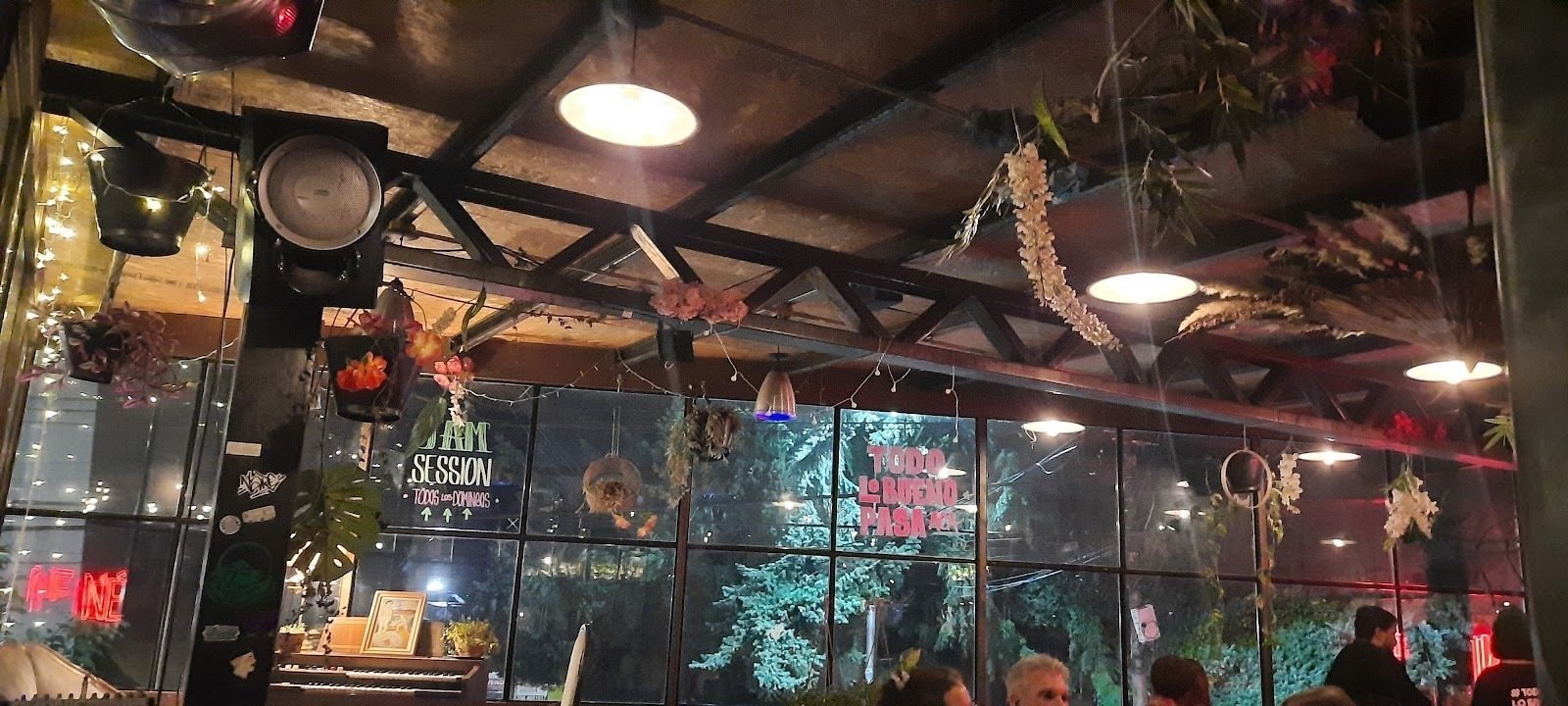 <span class="translation_missing" title="translation missing: en.meta.location_title, location_name: Nené BAR, city: San Carlos de Bariloche">Location Title</span>
