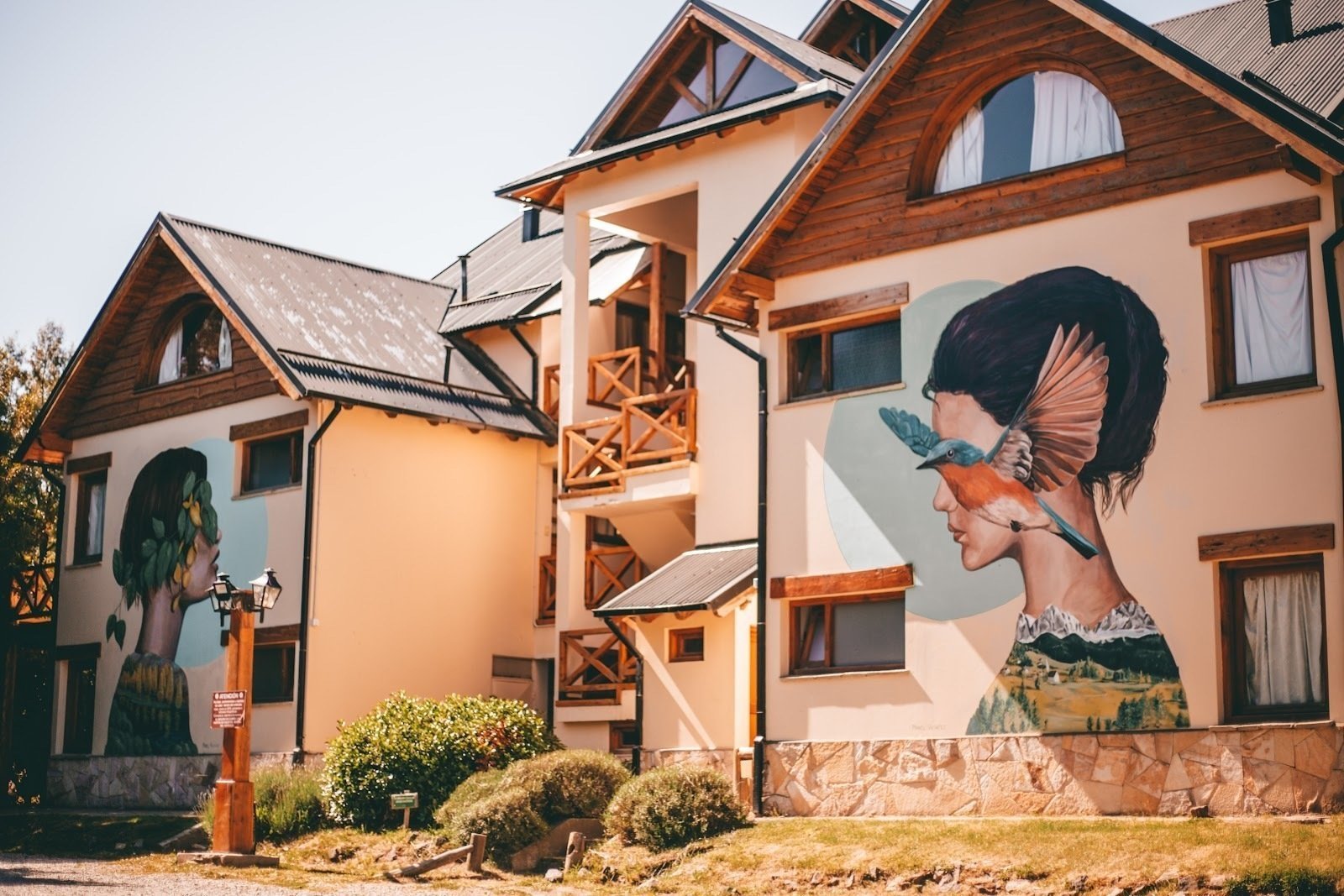 <span class="translation_missing" title="translation missing: en.meta.location_title, location_name: Selina Bariloche, city: San Carlos de Bariloche">Location Title</span>
