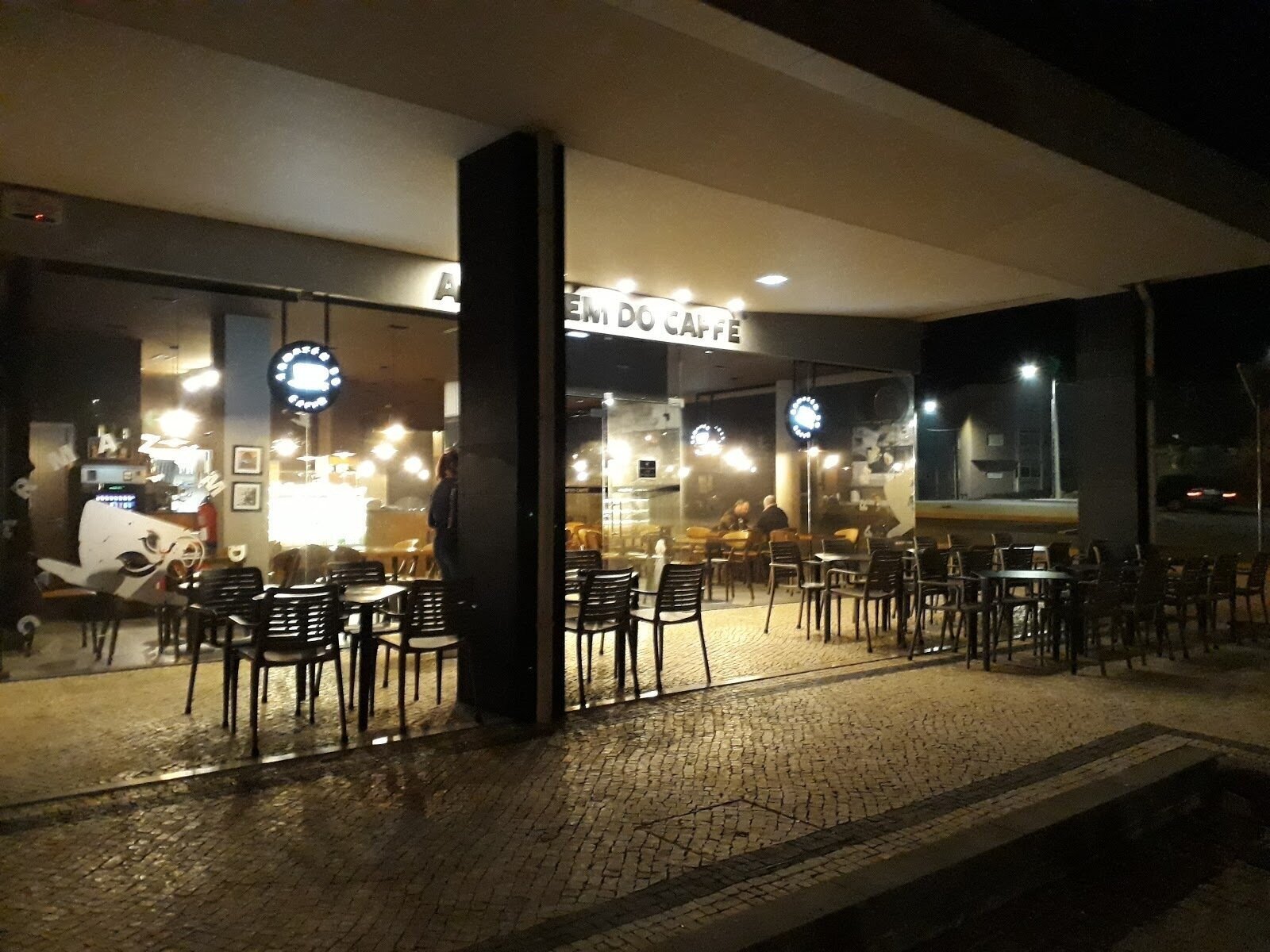 <span class="translation_missing" title="translation missing: en.meta.location_title, location_name: Armazém do Café, city: Santa Maria da Feira">Location Title</span>