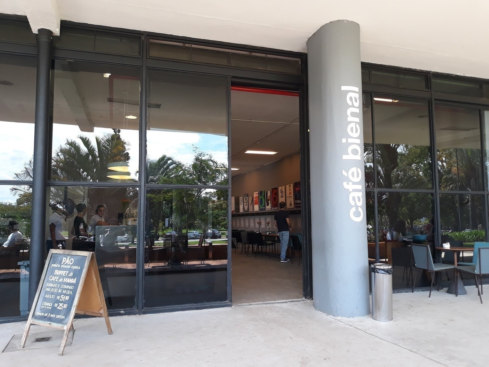 <span class="translation_missing" title="translation missing: en.meta.location_title, location_name: Café Bienal, city: São Paulo">Location Title</span>