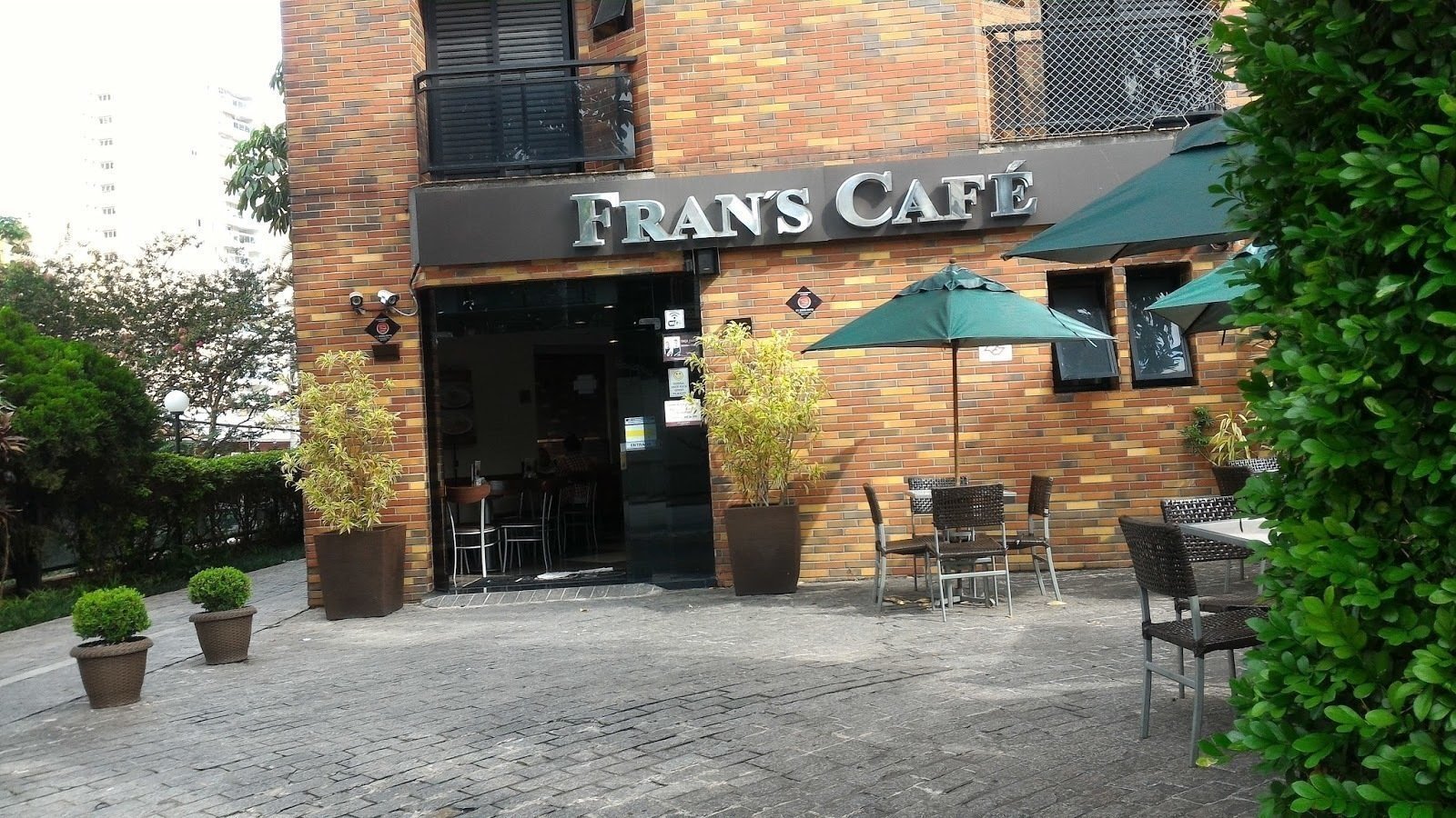 <span class="translation_missing" title="translation missing: en.meta.location_title, location_name: Fran&#39;s Café - Cubatão, city: São Paulo">Location Title</span>