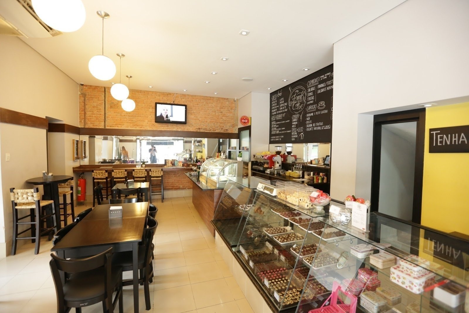 <span class="translation_missing" title="translation missing: en.meta.location_title, location_name: Freak Café, city: São Paulo">Location Title</span>