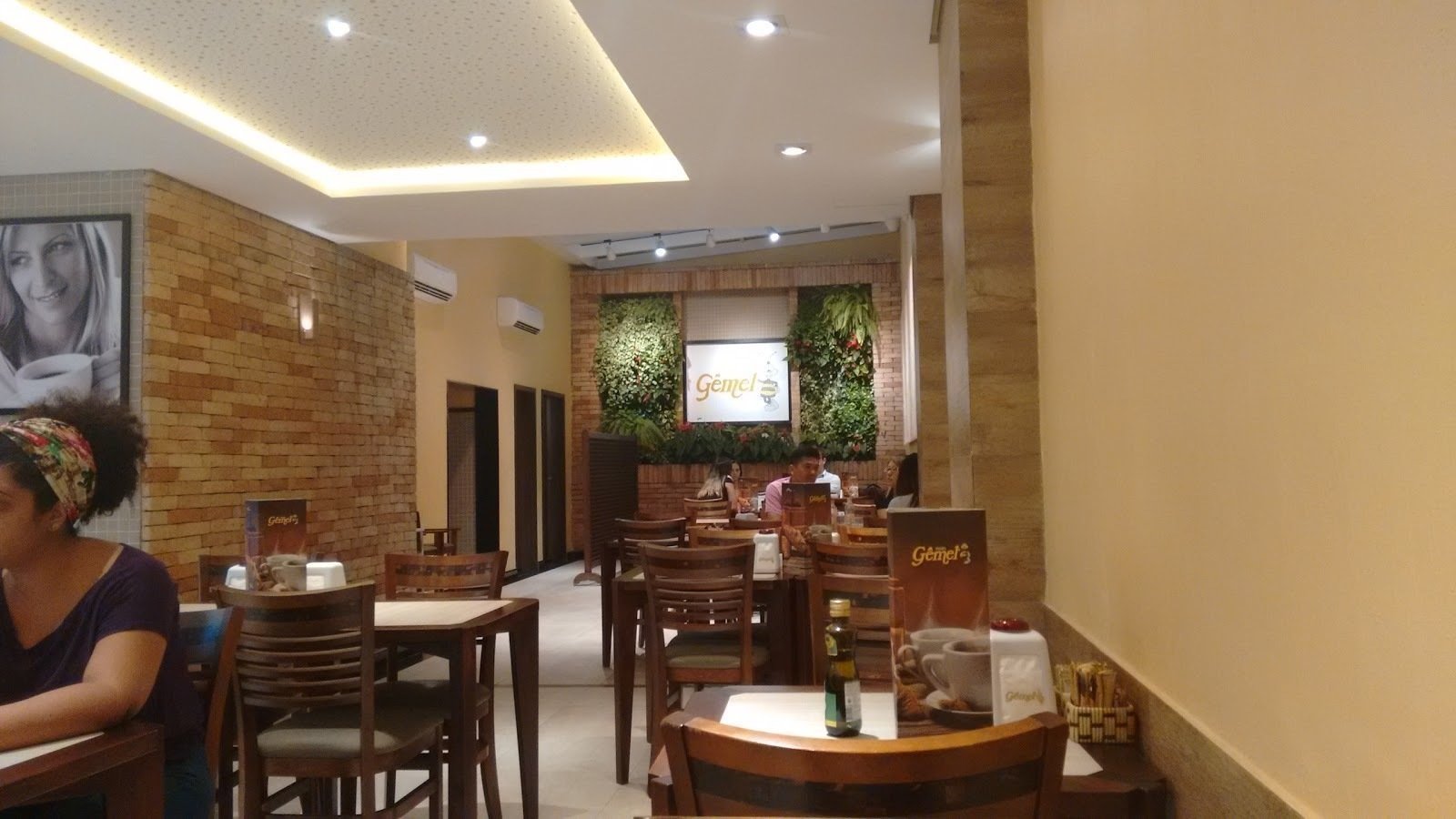 <span class="translation_missing" title="translation missing: en.meta.location_title, location_name: Padaria Gemel, city: São Paulo">Location Title</span>