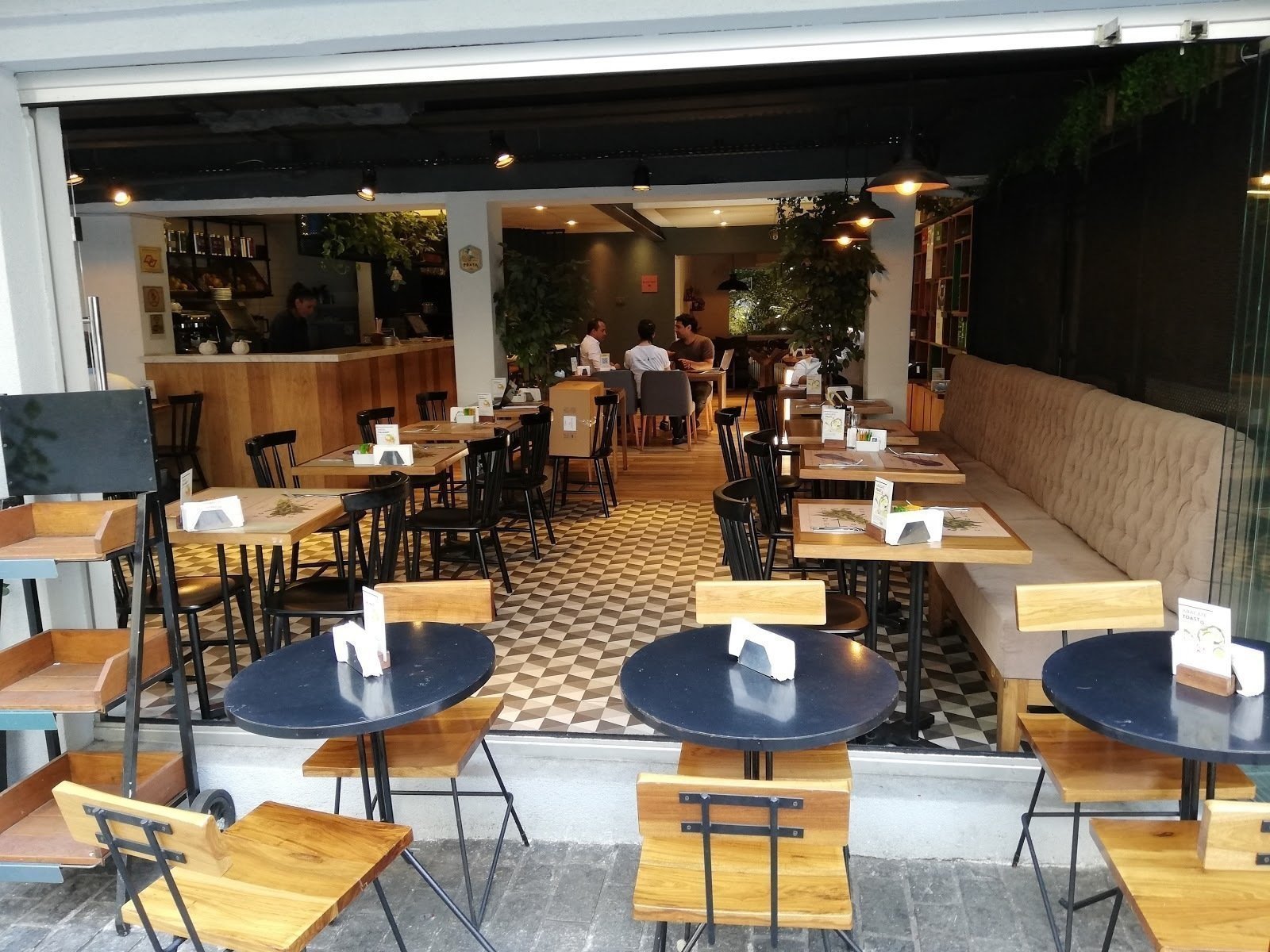 <span class="translation_missing" title="translation missing: en.meta.location_title, location_name: Tea Connection, city: São Paulo">Location Title</span>