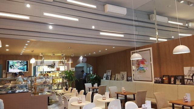 Um Coffee Co. - Júlio Conceição