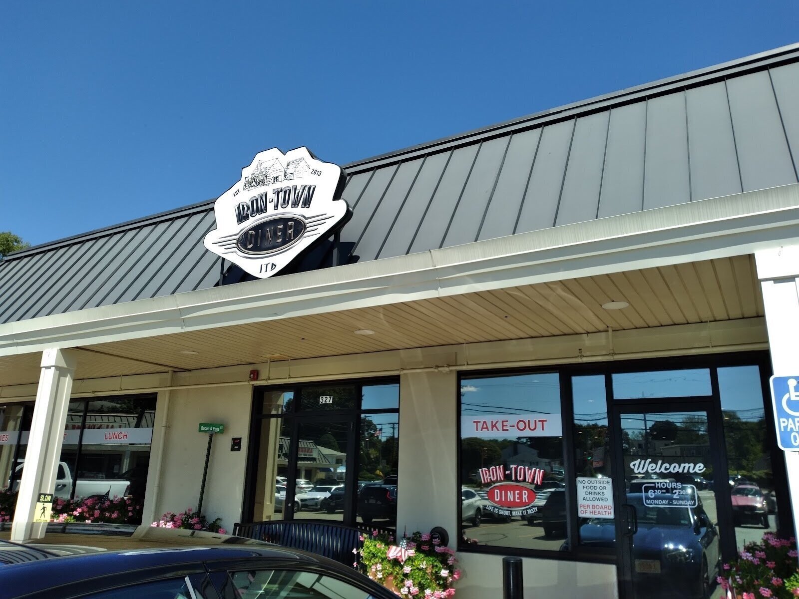 <span class="translation_missing" title="translation missing: en.meta.location_title, location_name: Iron Town Diner, city: Saugus">Location Title</span>