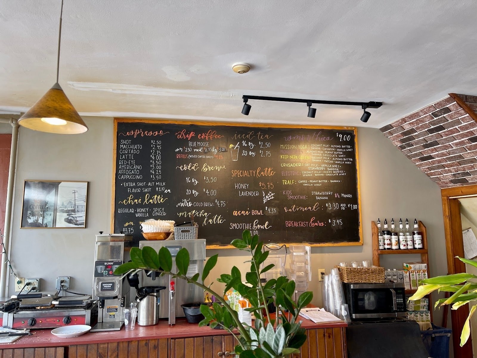 <span class="translation_missing" title="translation missing: en.meta.location_title, location_name: Zummo&#39;s Cafe, city: Scranton">Location Title</span>