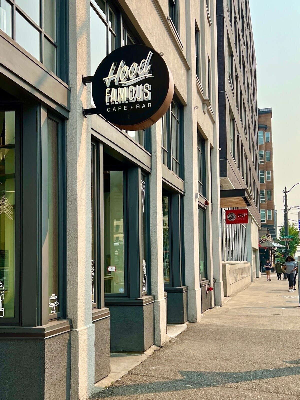 <span class="translation_missing" title="translation missing: en.meta.location_title, location_name: Hood Famous Cafe + Bar, city: Seattle">Location Title</span>