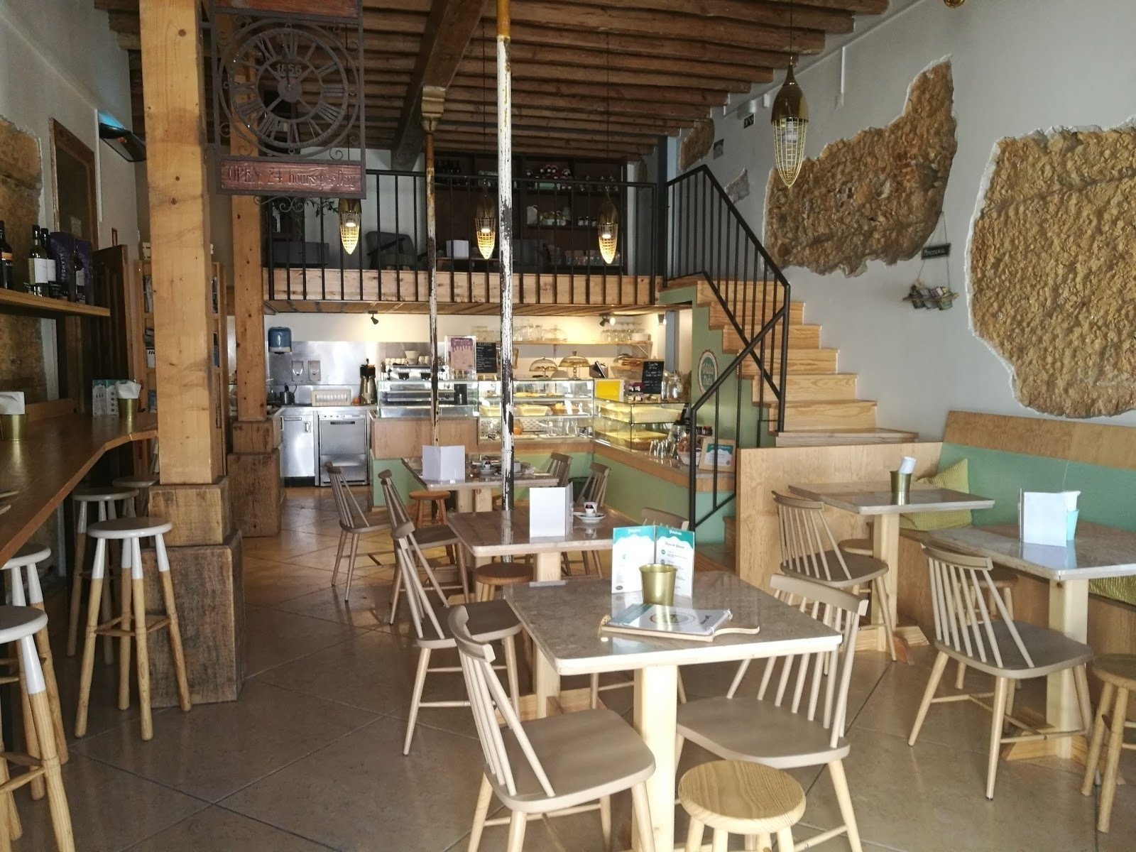 <span class="translation_missing" title="translation missing: en.meta.location_title, location_name: Villa Três, city: Seixal">Location Title</span>