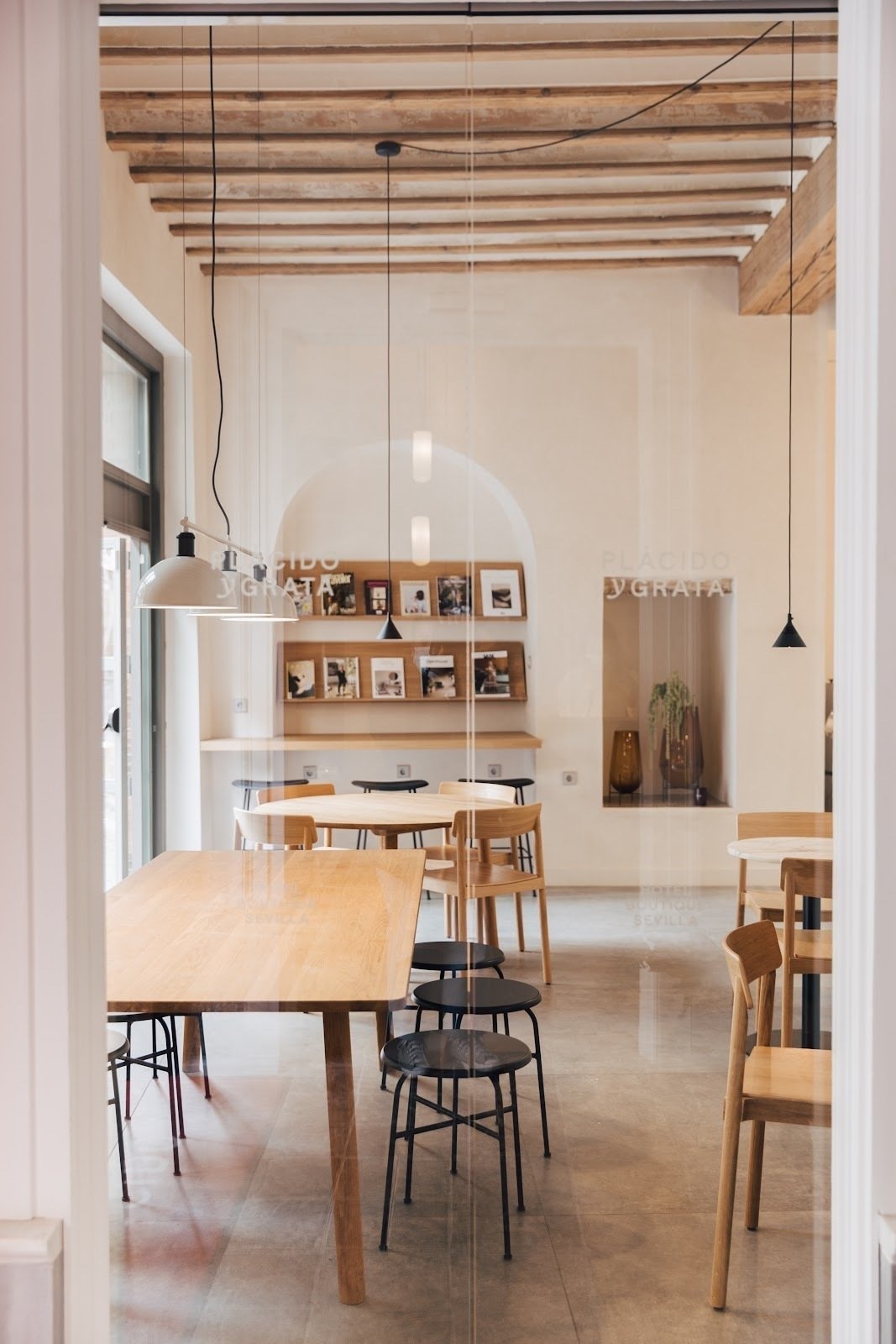 <span class="translation_missing" title="translation missing: en.meta.location_title, location_name: Cafetería Plácido y Grata, city: Seville">Location Title</span>