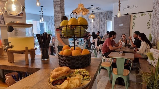 Mokambo Breakfast & Brunch & Lunch Sevilla