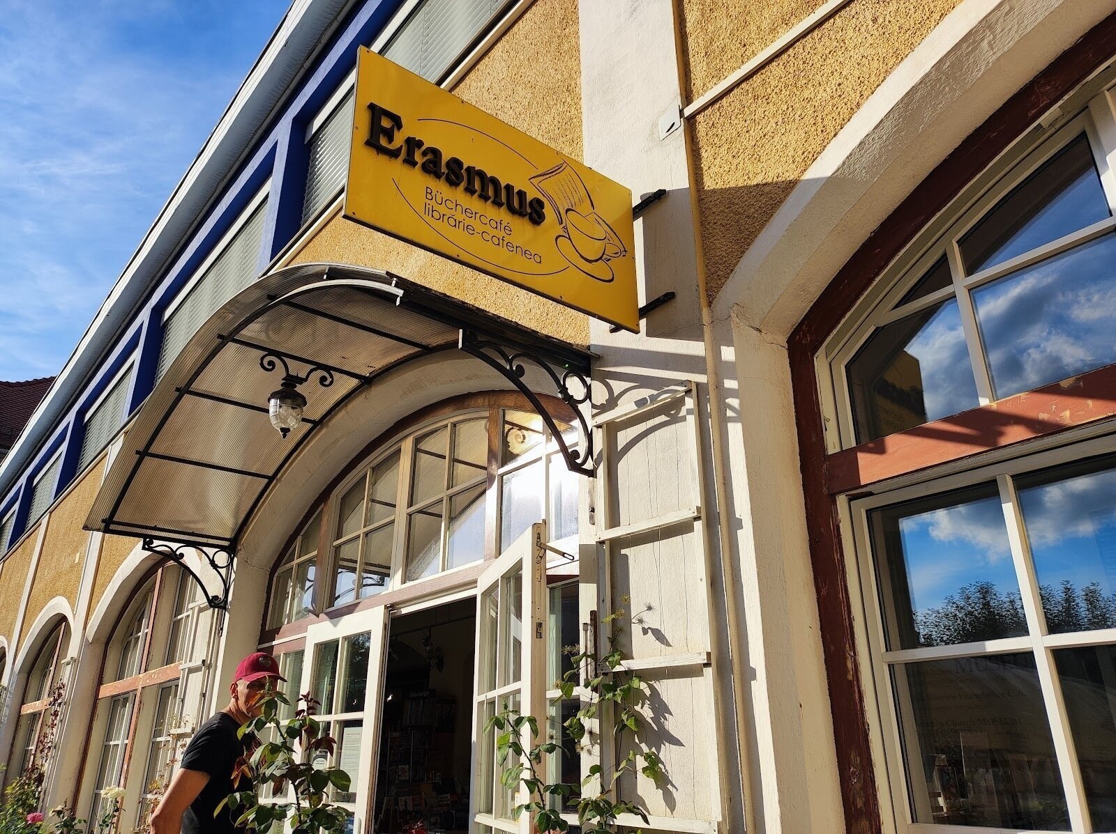 <span class="translation_missing" title="translation missing: en.meta.location_title, location_name: Erasmus Bookcafe, city: Sibiu">Location Title</span>