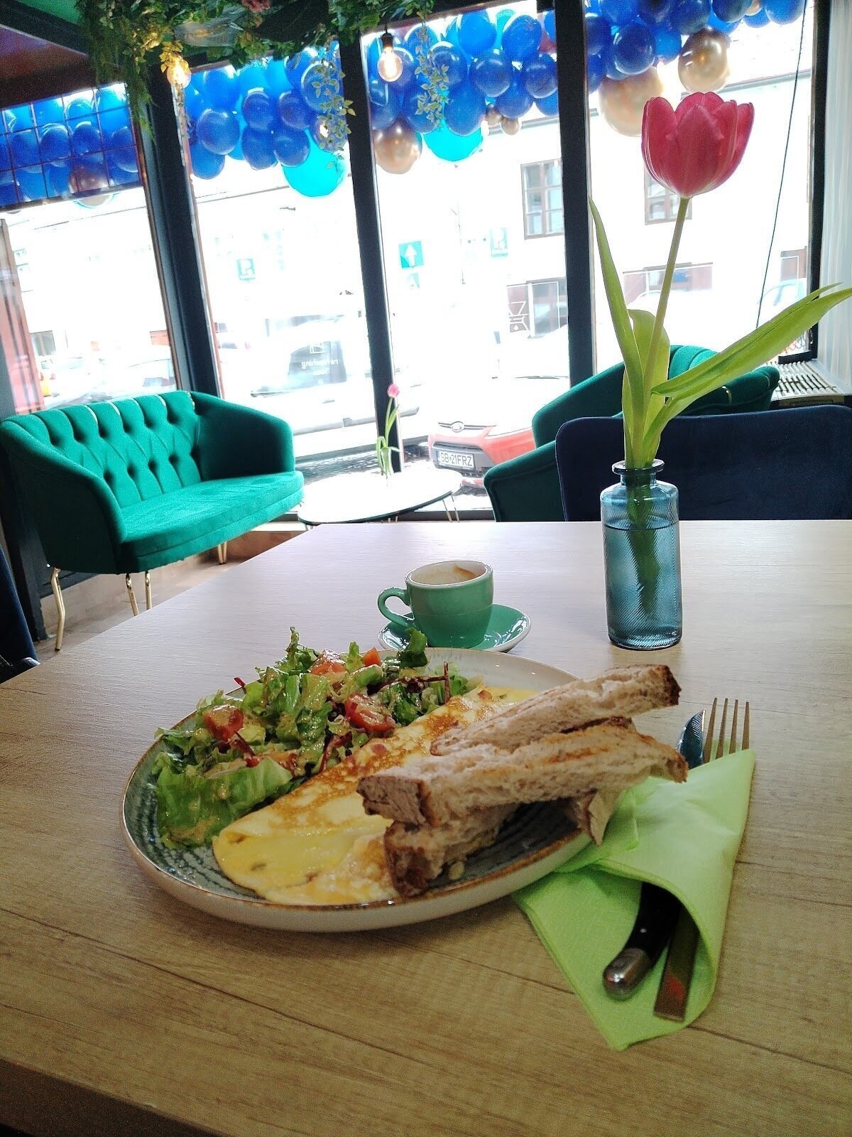 <span class="translation_missing" title="translation missing: en.meta.location_title, location_name: Frentz Brunch Cafe, city: Sibiu">Location Title</span>