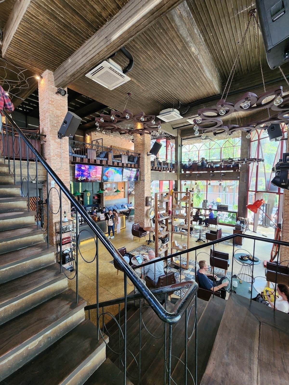 <span class="translation_missing" title="translation missing: en.meta.location_title, location_name: Temple Coffee n Bakery, city: Siem Reap">Location Title</span>
