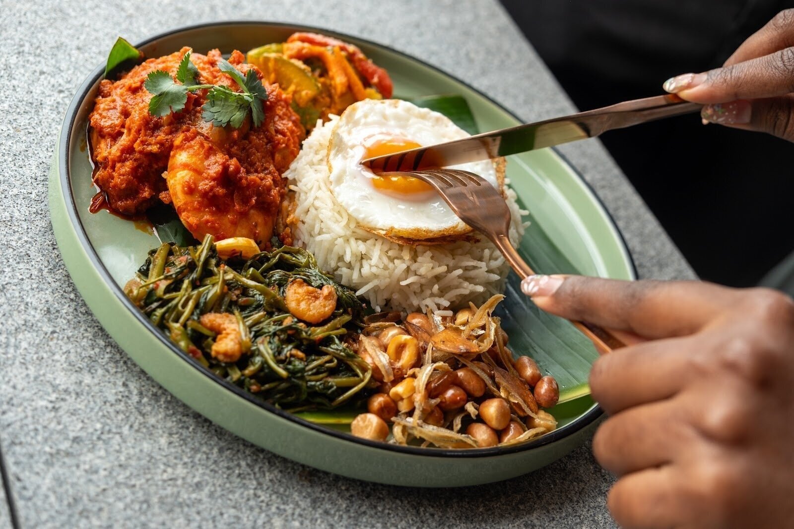 <span class="translation_missing" title="translation missing: en.meta.location_title, location_name: Blue Skies Cafe &amp; Bar, city: Singapore">Location Title</span>