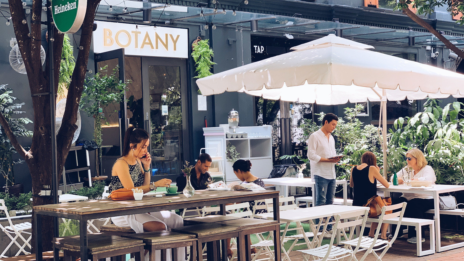 <span class="translation_missing" title="translation missing: en.meta.location_title, location_name: Botany Robertson Quay, city: Singapore">Location Title</span>