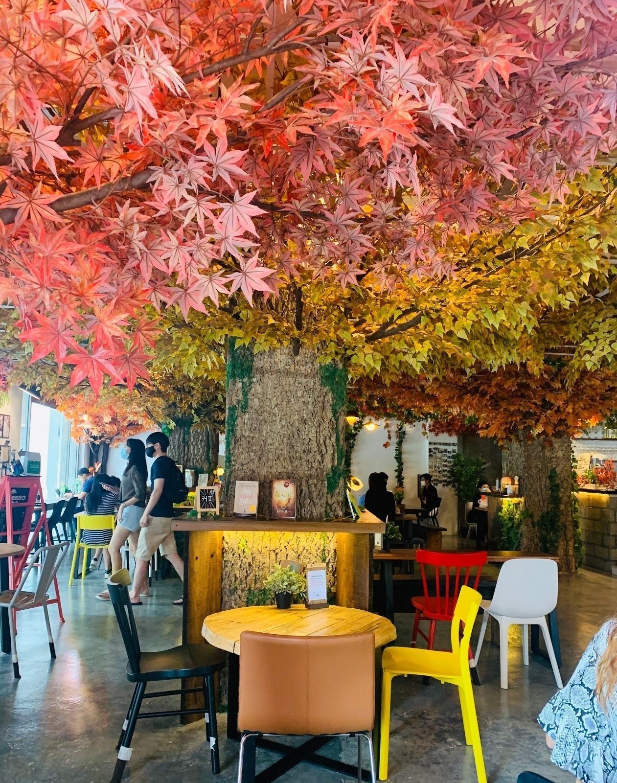 <span class="translation_missing" title="translation missing: en.meta.location_title, location_name: CAFE KREAMS, city: Singapore">Location Title</span>