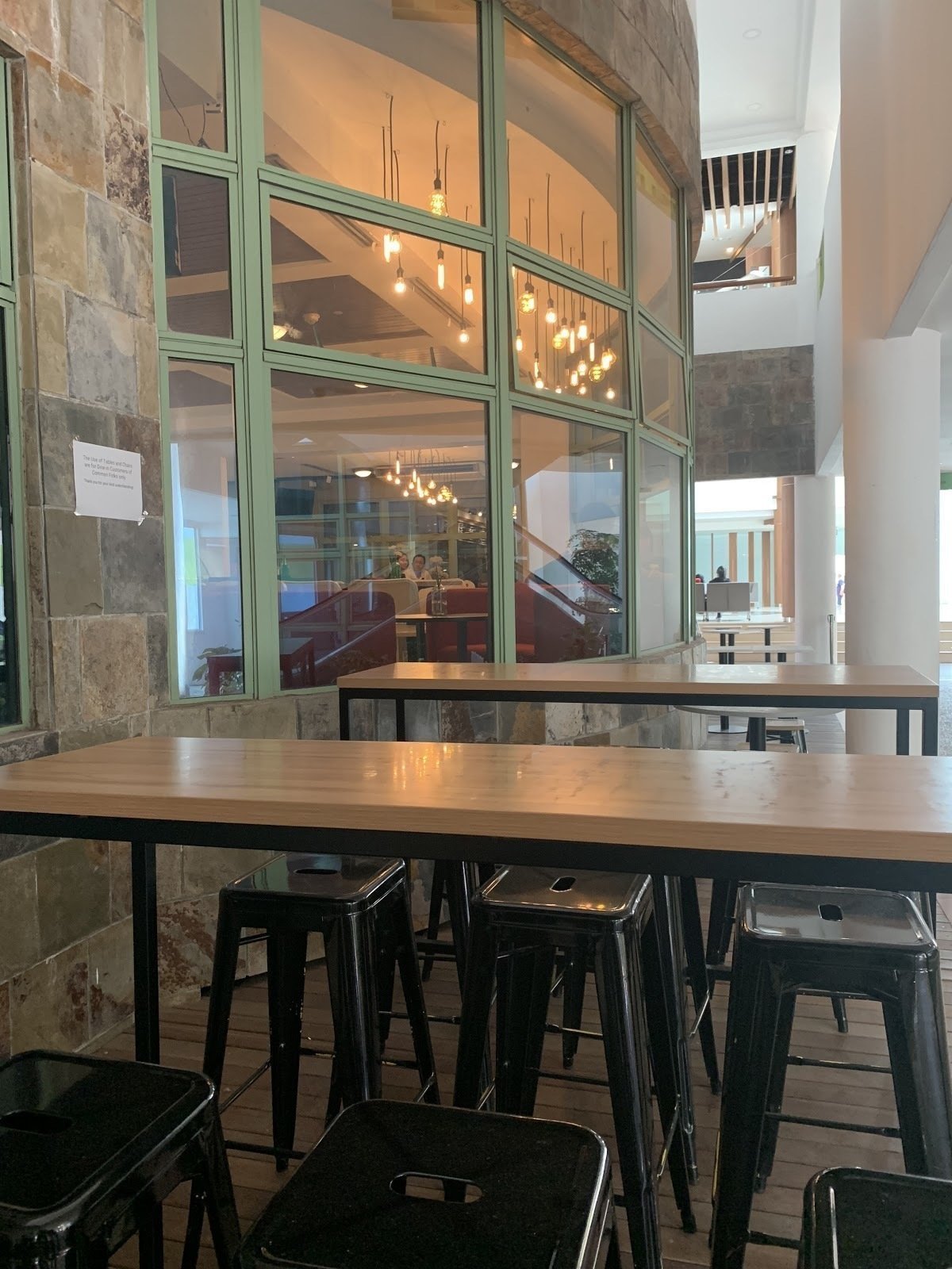 <span class="translation_missing" title="translation missing: en.meta.location_title, location_name: Common Folks &amp; Bar, city: Singapore">Location Title</span>