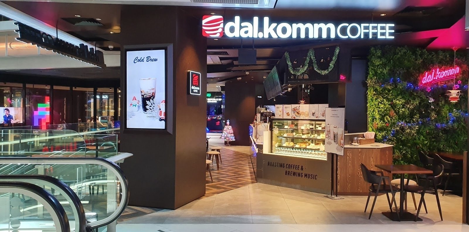 <span class="translation_missing" title="translation missing: en.meta.location_title, location_name: dal.komm.COFFEE @ Funan Mall, city: Singapore">Location Title</span>