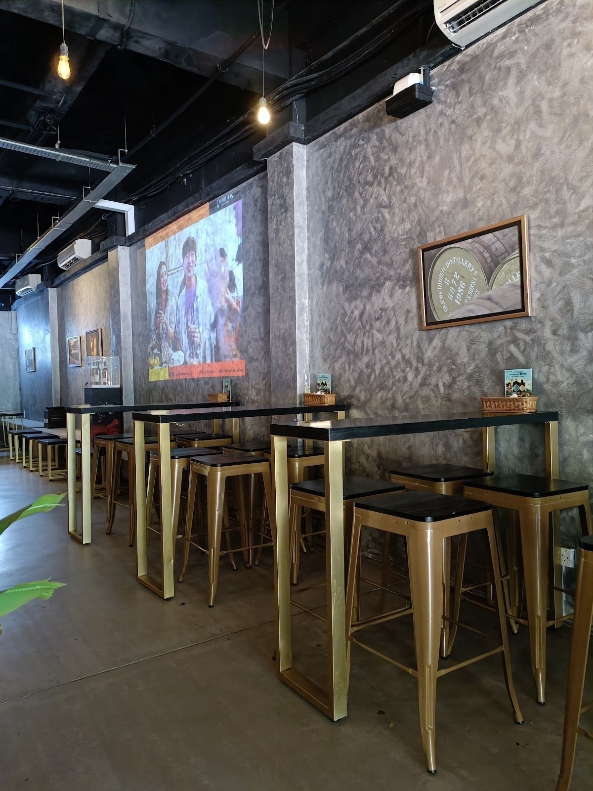 <span class="translation_missing" title="translation missing: en.meta.location_title, location_name: Goodfellas, city: Singapore">Location Title</span>