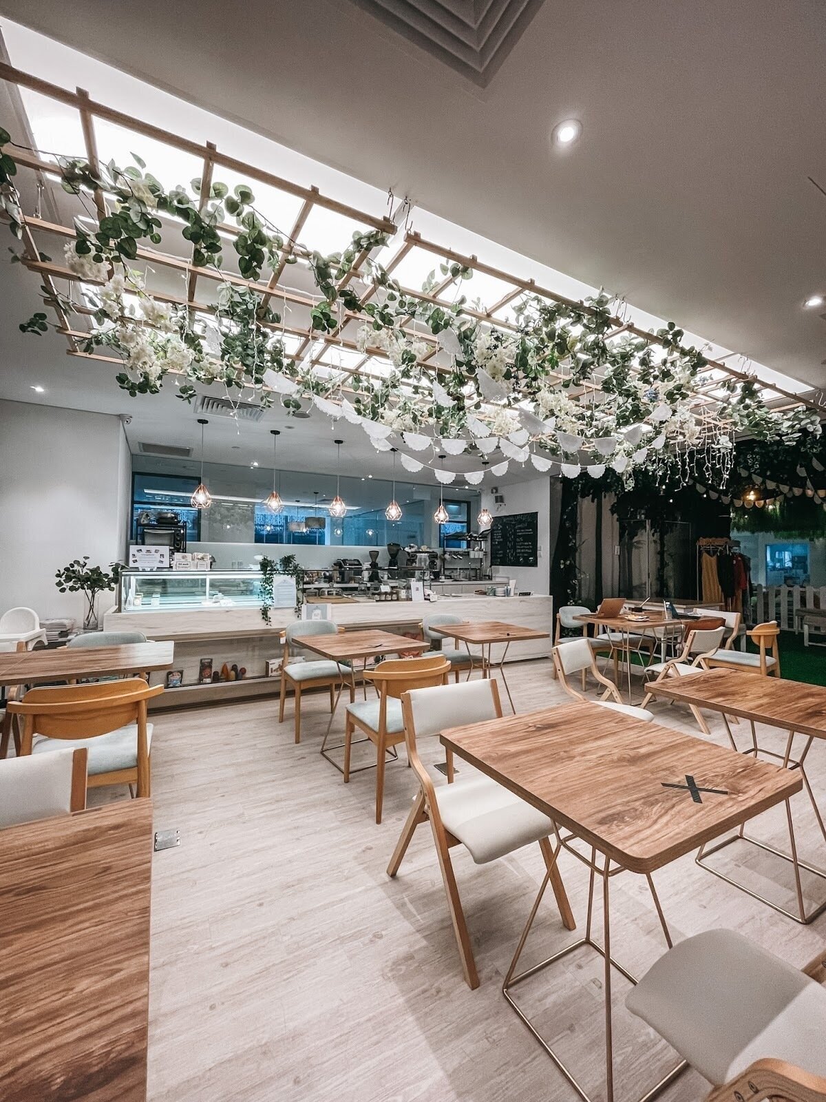 <span class="translation_missing" title="translation missing: en.meta.location_title, location_name: Trehaus Cafe, city: Singapore">Location Title</span>